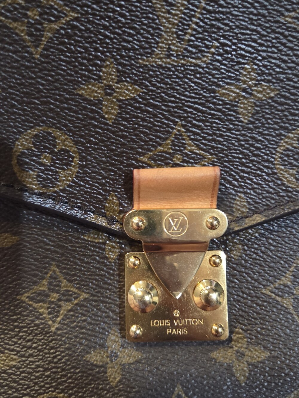 Louis Vuitton Pochette Metis Monogram - Picture 2 of 16